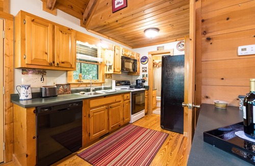 Clarkesville Cabin | Black Bear Bungalow - 10% OFF or 4th Night Free - Ask for details!