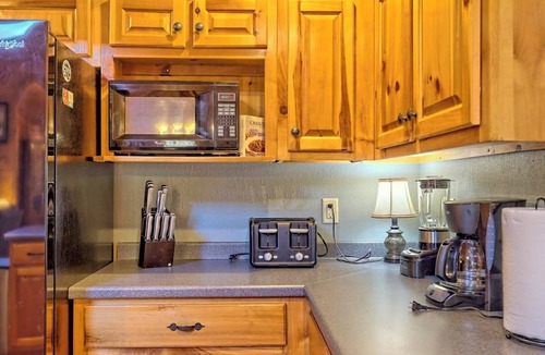 Hiawassee Cabin | Black Bear Cabin by Chatuge Home Concierge | Hot Tub · Pool Table