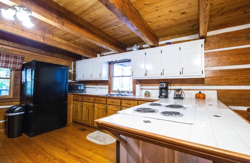 Sautee Nacoochee House | Black Bear Lodge 🪵cabin Fire Pit🔥 Large Decks Secluded 3 bed 2 bath