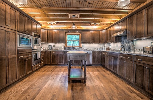 Black Mountain House | Black Mountain Hilltop Retreat | Luxury Log Cabin with Mountain Views
