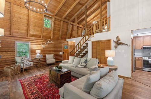 Highlands Hills House | Black Pines: 5 Min to Downtown Highlands | Apple Lake Access | Pet-Friendly Retreat