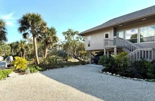 Gulf Pines House | Black Skimmer Home | Relaxing Sanibel Escape, Walk to Beach