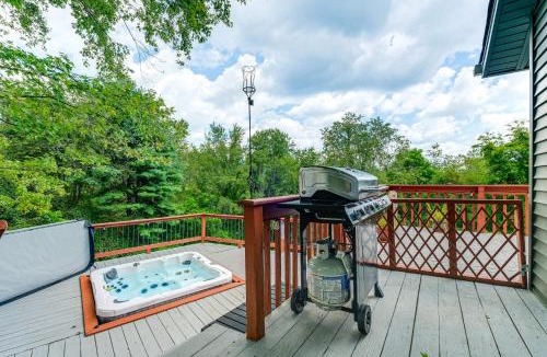 Blacksburg House | Blacksburg Hideaway w/Hot Tub ~ 5 Mi to Campus!