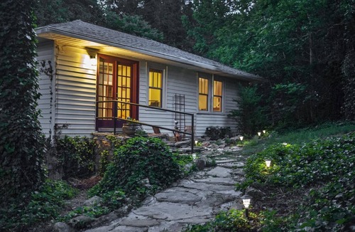 Asheville Cottage | Blend City and Country at Lucky W Cottage
