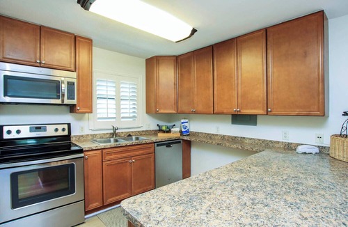 Sanibel House | Blind Pass D204 - Short walk to the beach