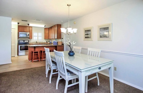 Sanibel House | Blind Pass D204 - Short walk to the beach