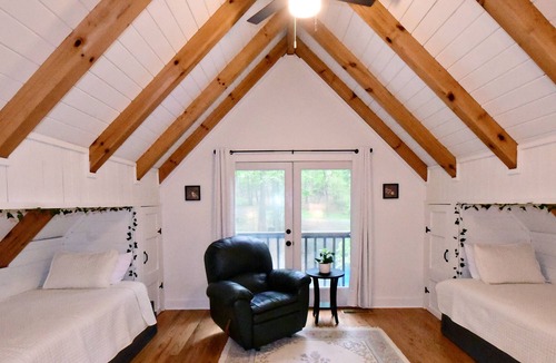 Big Canoe House | Bliss-filled Big Canoe Mountain Retreat with Epic Gameroom!