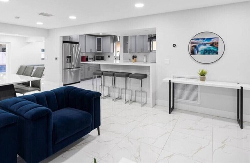 Pembroke Pines House | 🌅 Blissful Retreat w/ HEATED POOL 🌴 4BDR 2BA