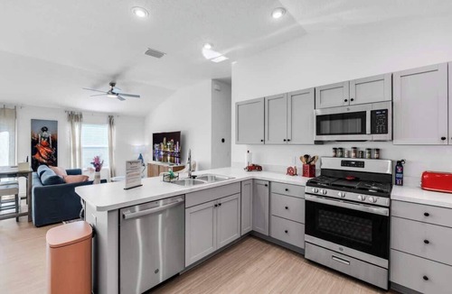 Okahumpka House | Blissful Village Bungalow 2BR-2BA with Cart & Membership