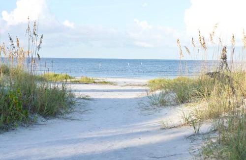 Fort Myers Beach House | Blue Horizon by Sun Palace Vacations