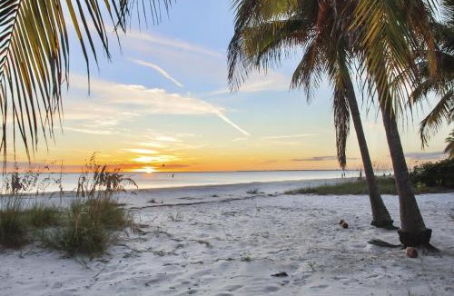 Fort Myers Beach House | Blue Horizon by Sun Palace Vacations