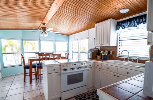 Cutthroat Harbor Estates Cottage | Blue Lobster Lodge - Venture Out #543
