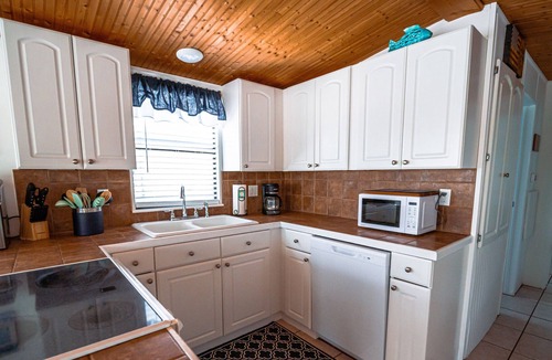 Cutthroat Harbor Estates Cottage | Blue Lobster Lodge - Venture Out #543