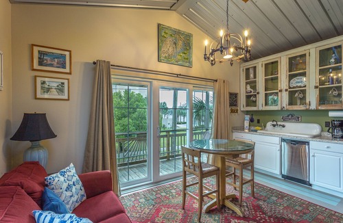 Historic Downtown Apalachicola House | Blue Moon Carriage House Loft in historic Apalachicola FL downtown district