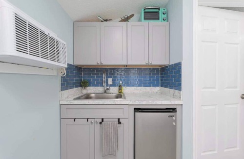 Avondale Apartment | Blue Palm Cottage | Team Joseph Ellen