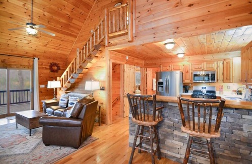 Ridgeline Vistas Cabin | Blue Ridge Cabin: Mountain Views: Couple's Paradise: Hot Tub: Fire Pit: Arcade
