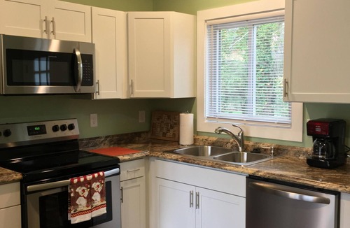Waynesville Cottage | Blue Ridge Cottage Walking Distance to Downtown Waynesville