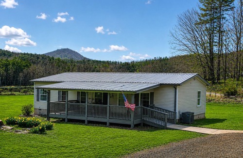 Blue Ridge Cottage | Blue Ridge Cozy Cabin with Full Mountain View