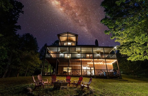 Williamstown Cabin | Blue Ridge Mountain Cabin, Hot Tub and Pool Table!