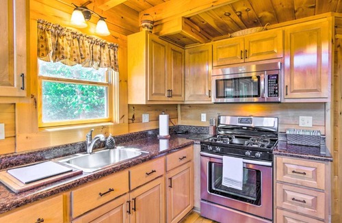 Vein Mountain House | Blue Ridge Mountain Gem w/Deck & Community Perks