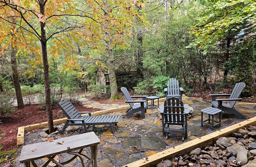 Burnsville Cabin | Blue Ridge Mountain Retreat with Cozy Firepit Terrace.