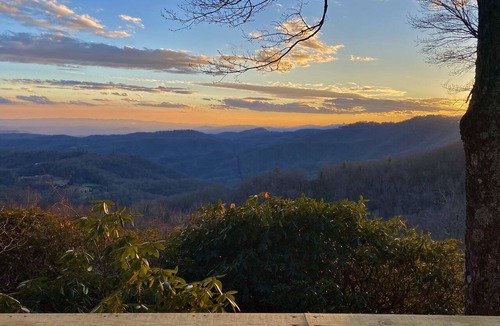 Boone House | Blue Ridge Mountain VIEWS | Pet Friendly | Near Boone & Blowing Rock