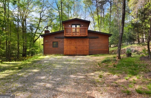 Cherry Log Cabin | BLUE RIDGE MOUNTAINS BARNDOMINIUM nCozy 2-bedroom cabin in charming Cherry Log