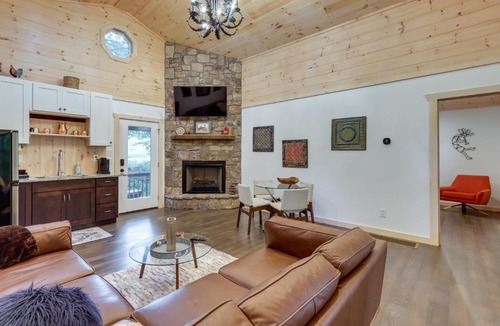 Epworth House | Blue Ridge Mountainside Cottage w/Fire Pit!
