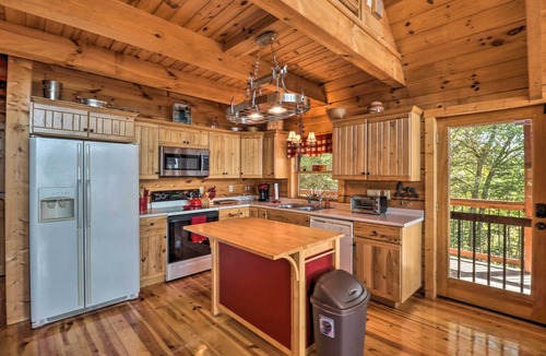 Sylva Cabin | Blue Ridge Mtns Cabin w/Hot Tub, Grill & Views!
