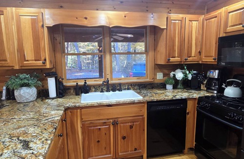 Blue Ridge Cabin | Blue Ridge, North GA Cabin: Sleeps 10 & 2 pets hot tub Fast wifi fire pit