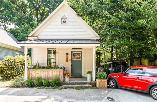 Cabbagetown House | Blue Suede Chou