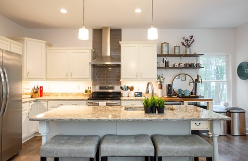 Swannanoa House | Blueberry Mountain Retreat | 2 King Suites + Loft + Porch