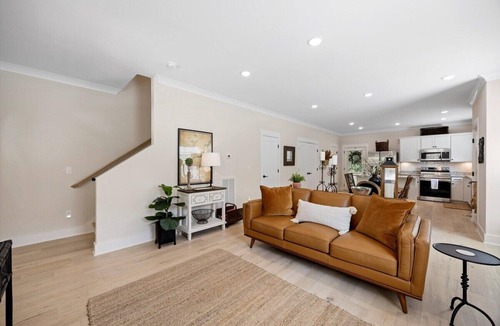 Lookout Valley Neighborhood Association House | Bluebird Cottage | Close to Downtown | Sleeps 4