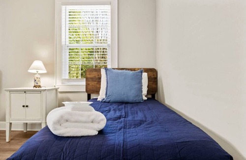 Dunean House | Bluestone Cottage- 2 miles to Downtown Greenville