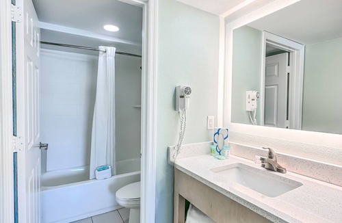 Davis Hotel | Boardwalk Inn and Suites
