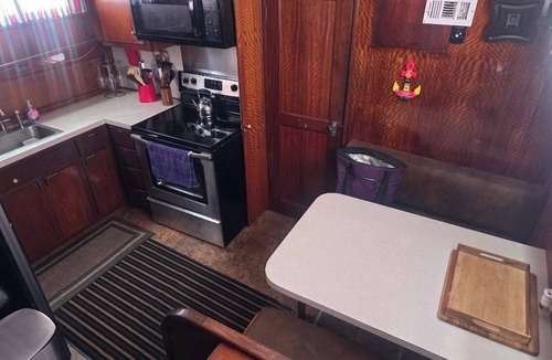 Key West Boat Rental | Boat 53' 3-bedroom with AC & 20' Pontoon