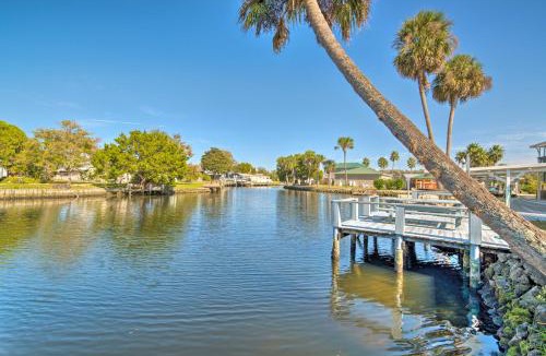 Homosassa House | Boat Dock and Porch Riverfront Retreat in Homosassa