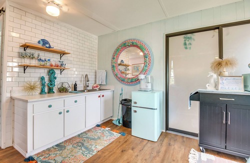 South Waterfront Park Apartment | Boat Dock & Slip: Riverfront Apt in Edgewater