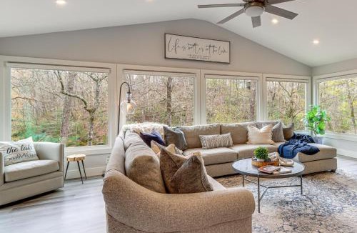 Gainesville House | Boat Dock + Yard: Lake Lanier Gem in Gainesville