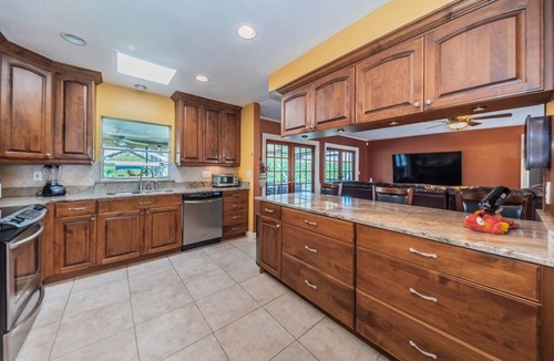 Bay Crest Park House | Boat Included /Large Dock /Cabana Pool /Dolphins /Manatees /Great Fishing
