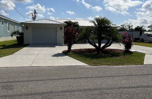 Fort Myers Shores House | Boat Lovers Paradise