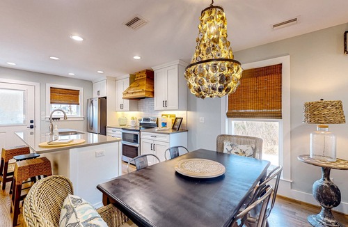 Mexico Beach Business Center House | Boater's coastal paradise with firepit, patio, & generous yard - walk to water