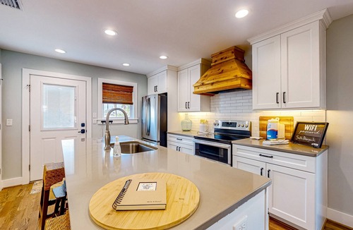 Mexico Beach Business Center House | Boater's coastal paradise with firepit, patio, & generous yard - walk to water