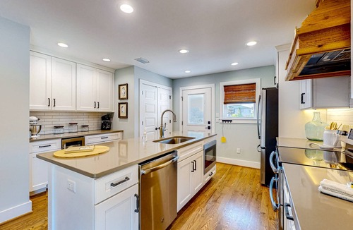 Mexico Beach Business Center House | Boater's coastal paradise with firepit, patio, & generous yard - walk to water