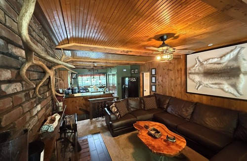 Greentown House | Bob's Big Woods Bungalow - 3 Bedrooms-3 Bath - A/C and Wifi