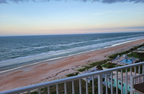 Sunny Shores Condo | Bobby's oceanfront 2 king suites and bunk beds condo