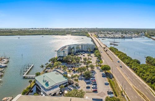 St. Petersburg - Clearwater House | Boca Ciega Bay Resort – Top Floor Waterfront Condo with Bay Views
