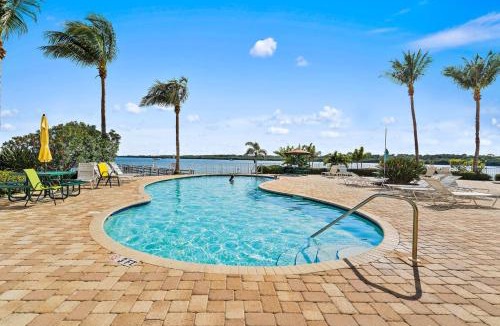 St. Petersburg - Clearwater House | Boca Ciega Bay Resort – Top Floor Waterfront Condo with Bay Views