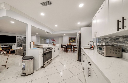 Sandalfoot Cove House | Boca Raton Home: Outdoor Kitchen, By Golf Courses