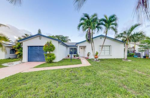 Sandalfoot Cove House | Boca Raton Home Outdoor Kitchen, By Golf Courses